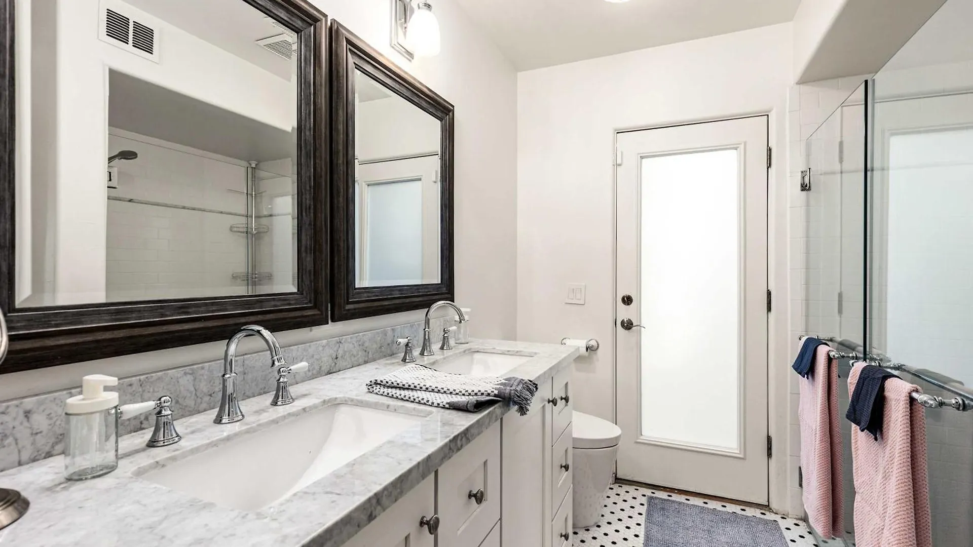 הוילה פיניקס Historic Gem With Pool In The Heart Of Downtown 0*,