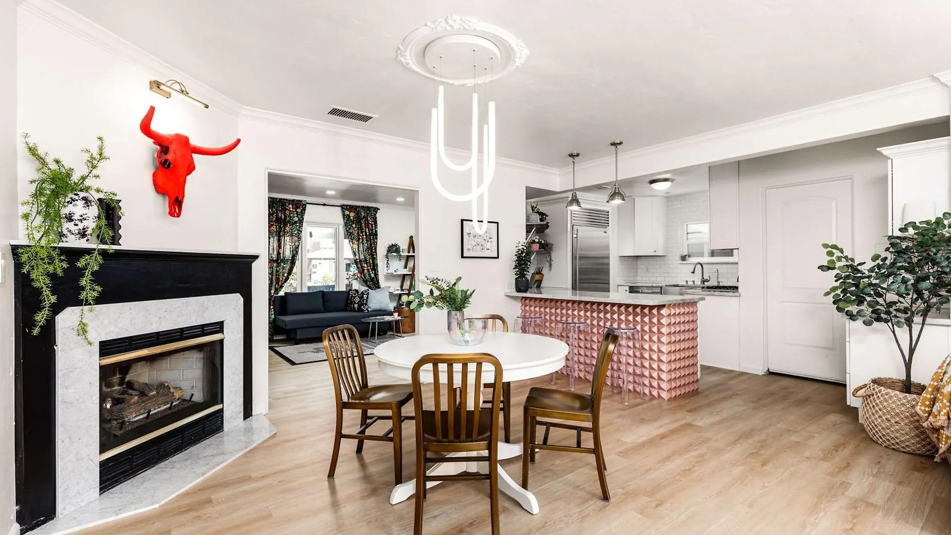 בית נופש הוילה פיניקס Historic Gem With Pool In The Heart Of Downtown